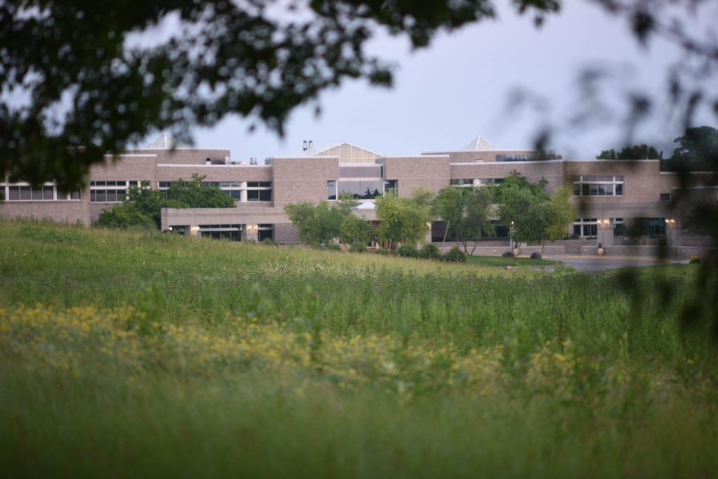 Oak Ridge Hotel Chaska Kültér fotó